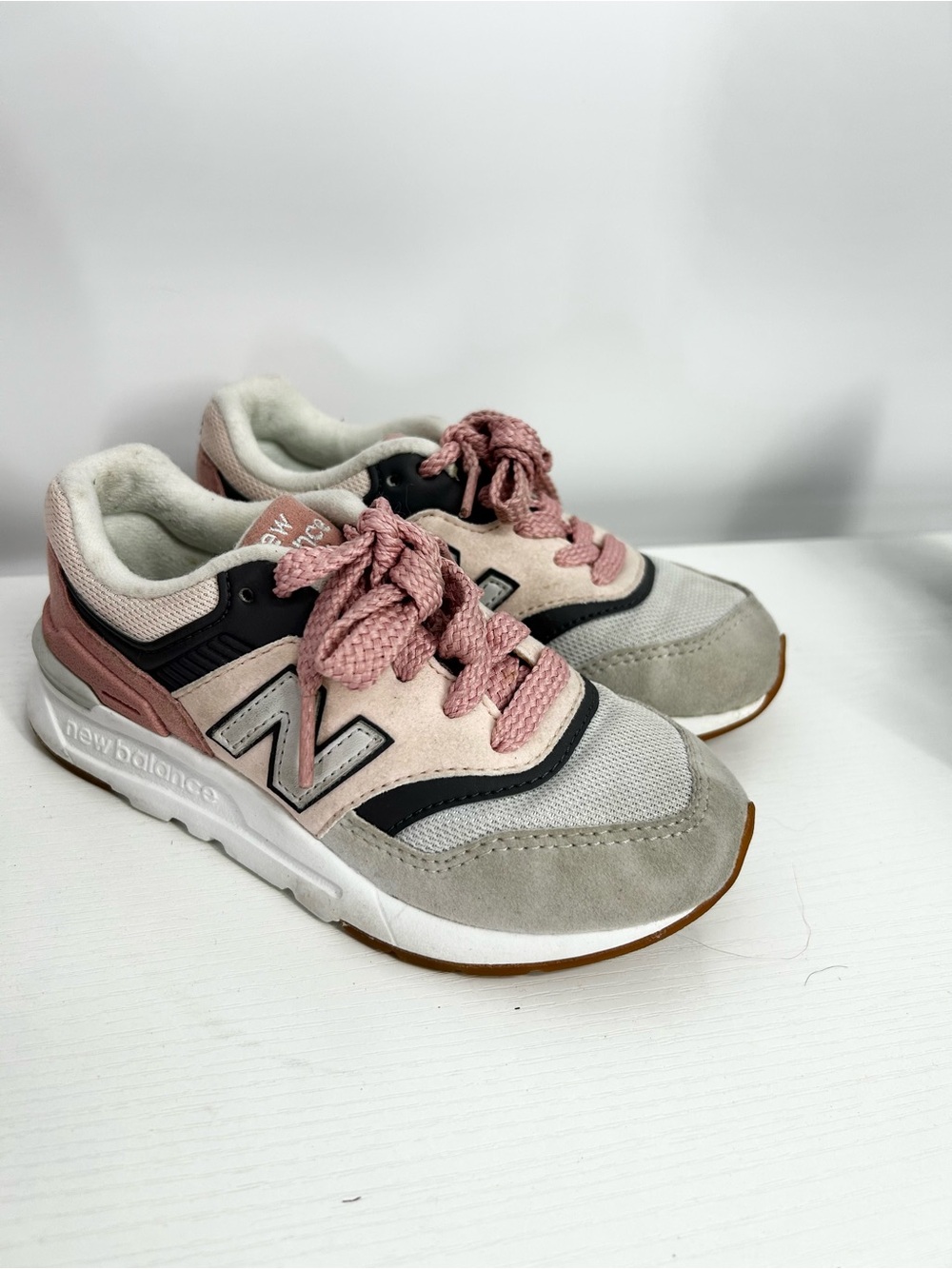 New Balance 997H Shoes Girls Size 11 Pink Suede Mesh Athletic Sneakers PR997HKU